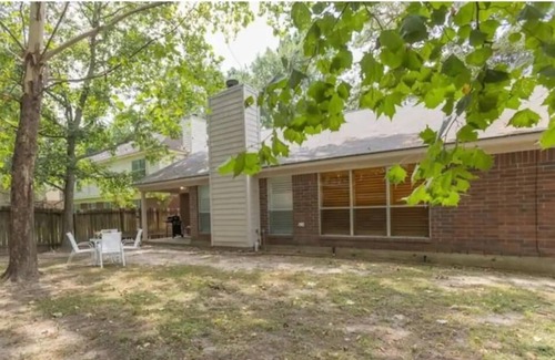 Grogan's Mill House | Dreamy 3 Bedroom House in the Woodlands
