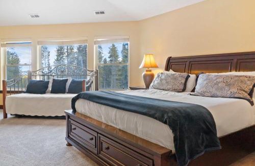 Westridge House | Dreamy 6 BR with Hot Tub Walk to Goose Pasture Tarn