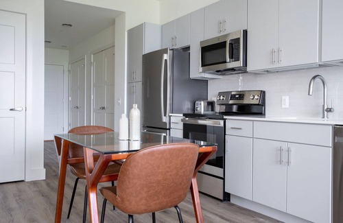 Alexandria West Apartment | Dreamy Alexandria West 1BR w/Gym & W/D, nr Metro, by Blueground
