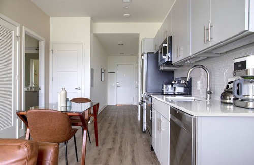 Alexandria West Apartment | Dreamy Alexandria West 1BR w/Gym & W/D, nr Metro, by Blueground