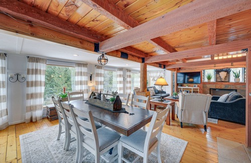 Alpine Cabin | Dreamy Alpine Cabin w/Hot Tub, Fireplace & More!