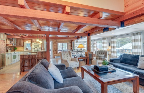 Alpine Cabin | Dreamy Alpine Cabin w/Hot Tub, Fireplace & More!