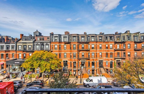 Back Bay Apartment | Dreamy Back Bay Studio w/W/D, nr Copley T, by Blueground