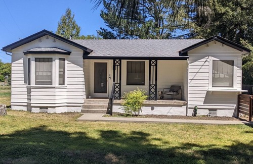 Napa House | Dreamy Bungalow near downtown with expansive lot