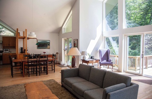 Sandgate House | Dreamy, contemporary 3-bedroom country home in Sandgate - Great for families!
