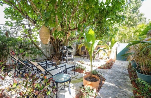 Grace Bay Ski Chalet | Dreamy Cottage in Grace Bay, BBQ & Bikes Included!