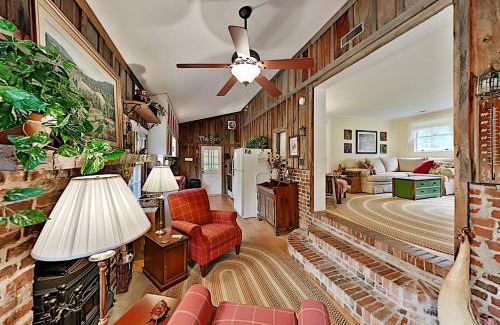Horse Shoe House | Dreamy Farmhouse