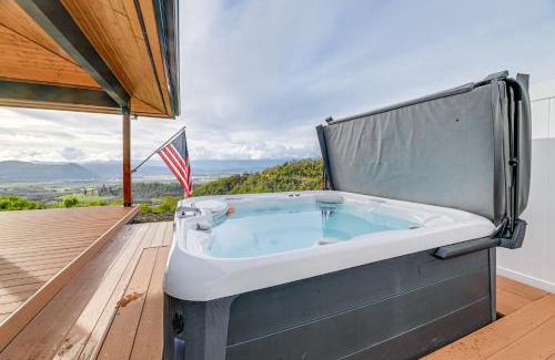 Roseburg House | Dreamy Hilltop View Roseburg Wine Country Retreat