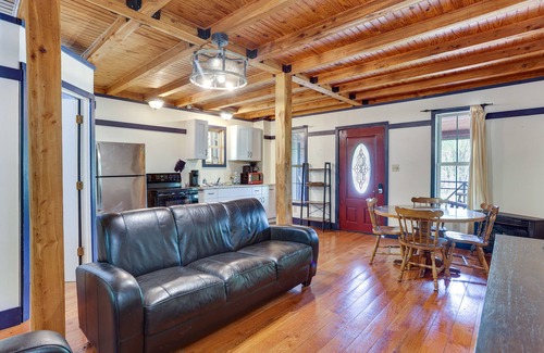 Taswell Cabin | Dreamy Indiana Cabin Rental w/Shared Amenities!