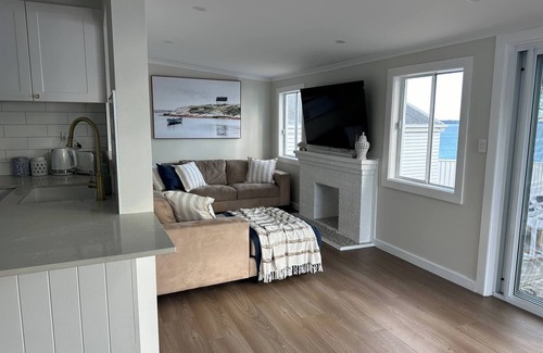 Lake Heights Apartment | Dreamy Lake Retreat & Sunsets
