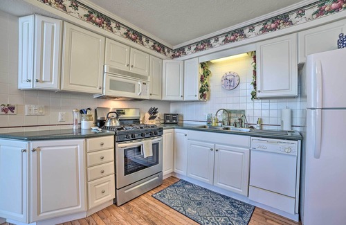 Williamsburg Cottage | Dreamy Lake Skegemog Retreat: Boat, Ski & Sip!