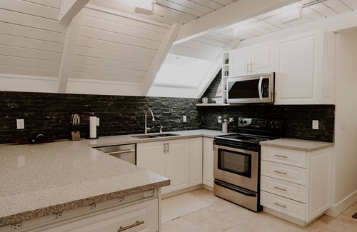 Three Lakes House | Dreamy Lakefront Escape: Paddleboard, Firepit, Lawn Games!