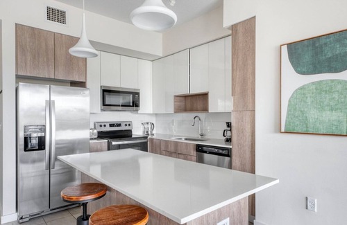 Miramar Apartment | Dreamy Miramar 2BR w/ Gym, Pool & W/D, nr WF, by Blueground