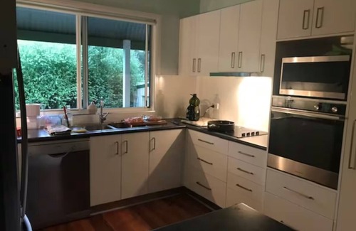 Mystery Bay Cottage | Dreamy Mystery Bay. Escape to the serene beauty of Mystery Bay.