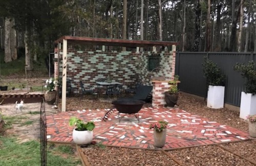 Mystery Bay Cottage | Dreamy Mystery Bay. Escape to the serene beauty of Mystery Bay.