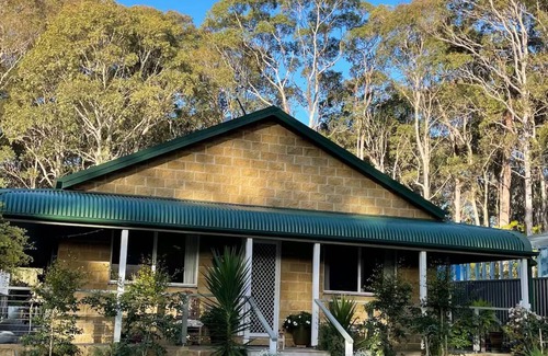 Mystery Bay Cottage | Dreamy Mystery Bay. Escape to the serene beauty of Mystery Bay.
