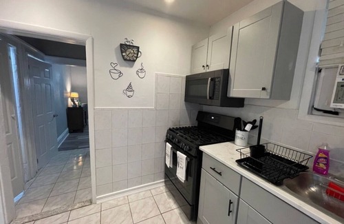 North Bergen House | Dreamy & Newly Renovated. Close to Metlife & NYC !