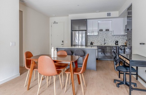 Piedmont Avenue Apartment | Dreamy Oakland 2BR w/Gym, walk to Restaurants & Shops, by Blueground