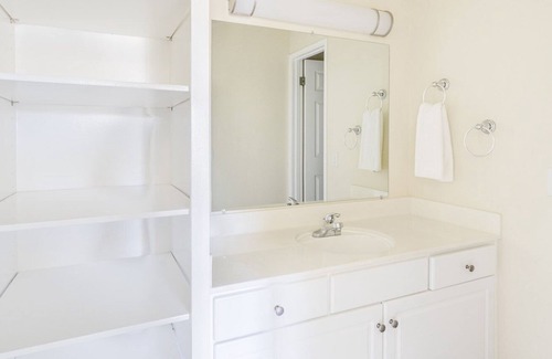 Palo Alto Apartment | Dreamy Palo Alto 1BR w/ Gym, Pool, 3 min drive to Stanford, by Blueground