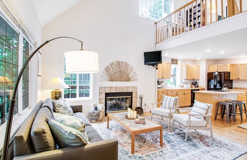 Rosario House | Dreamy Retreat in the Woods W/Firepit, Fireplace, Free WiFi, Large Deck & More
