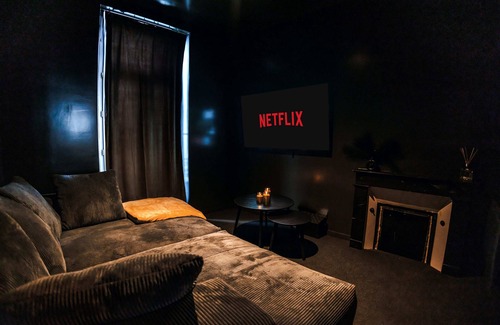 Downtown Angers Apartment | Dreamy Room - Escape, Spa & Private Cinema