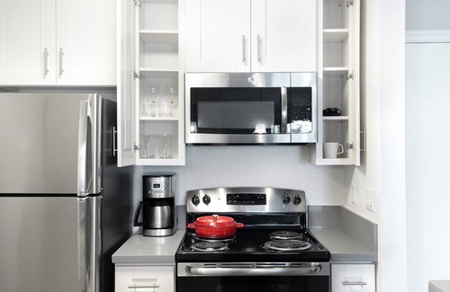 Palms Apartment | Dreamy Westside 1BR w/Gym + Pool, Tennis near Culver City, by Blueground