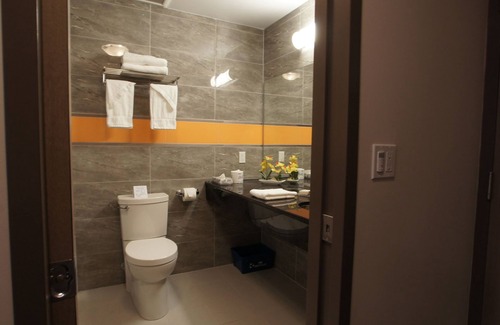 Central Huron Hotel | Dreamz Inn