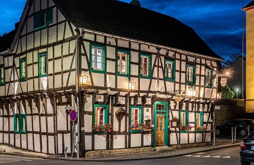 Metternich House | Dreibettzimmer - Landhotel Zum Schwan Garni