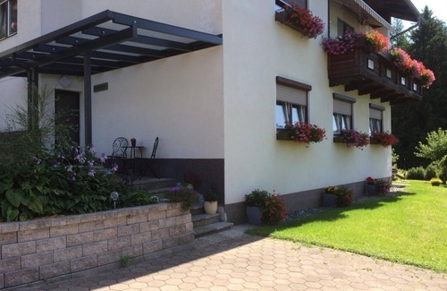 Mariahof Apartment | Dreibettzimmer mit Dusche, WC - Angelika Zischmayer