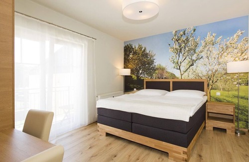 Feldbach Bed & Breakfast | Dreibettzimmer Mohnblume mit Großer Terrasse - Hotel & Wirtshaus Hödl-kaplan
