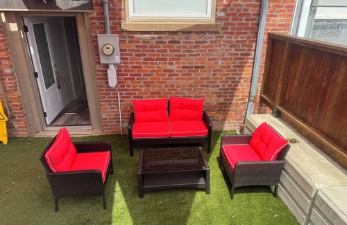 Rodney House | Dresden Marigold suites - Suite 1