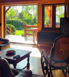 Januszkowo House | Drewniany dom z kominkiem, trasą S7 w 2h z Warszawy i Gdanska nad jezioro Mielno