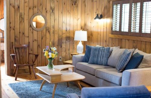 Geneva House | Drift Away Hot Tub Kayaks Lakefront & Games