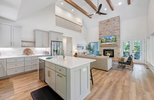 High Point House | Drift Away Ridge, Brand New Lakefront Luxury w/Covered Decks + Hot Tub, Fire Pit, Party Deck & Dock