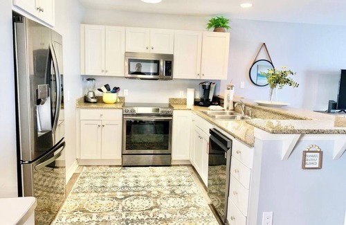 Innerarity Townhomes House | Drift Away - Waterfront End Unit with 2 Kayaks