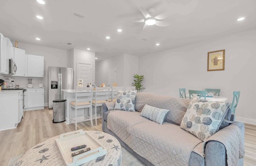 Gulf Breeze House | Drift Bay: Zoo, Boat Ramp, Foosball and Beach