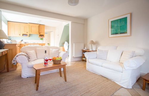 Aldeburgh Apartment | Drift In - sleeps 6 guests in 3 bedrooms