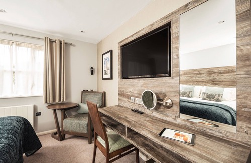 Wyboston Hotel | Drift Inn (Formerly The Waterfront Hotel)