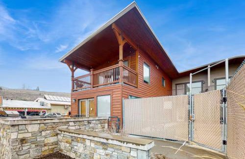Chelan Apartment | Driftin' Cabanas