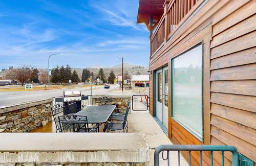 Chelan Apartment | Driftin' Cabanas