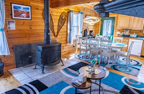 Timberline Cabin | Driftland Cabin – sauna, hot tub, pizza oven, kayak