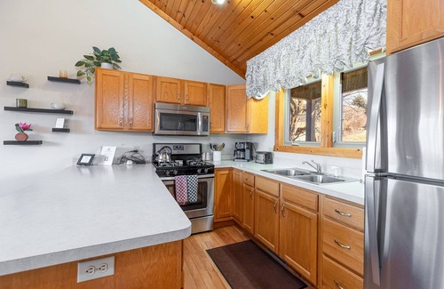 The Galena Territory House | Driftless Haus: Cozy & Secluded Retreat | Hot Tub | Firepit | All Ensuites