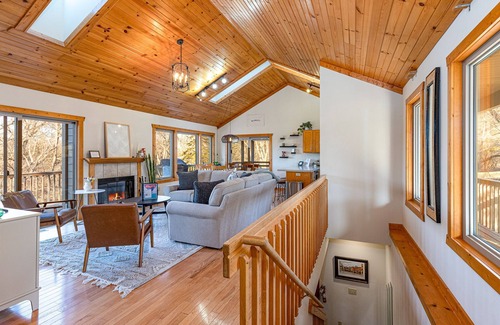 The Galena Territory House | Driftless Haus: Cozy & Secluded Retreat | Hot Tub | Firepit | All Ensuites