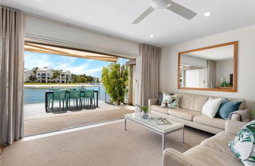 Noosaville Apartment | Driftwood 2 Riverfront with Jetty