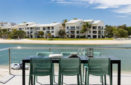 Noosaville Apartment | Driftwood 2 Riverfront with Jetty