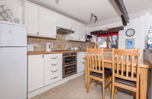 Hartland House | "Driftwood" A cosy cottage in Hartland, on the edge of Coastal path.
