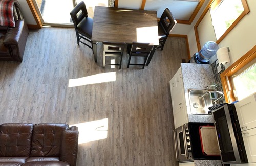 Sorrento Ski Chalet | Driftwood Chalet overlooking Shuswap Lake, perfect for couples! Golf on-site!