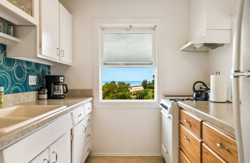 Summerland House | Driftwood Club - Oceanview 2bedroom on Lillie Ave!