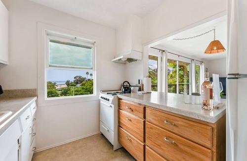 Summerland House | Driftwood Club - Oceanview 2bedroom on Lillie Ave!