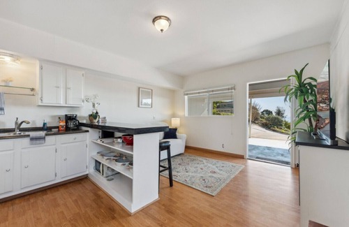Santa Barbara Apartment | Driftwood Club - Whitney`s Oceanview Studio! (Full Kitchen)